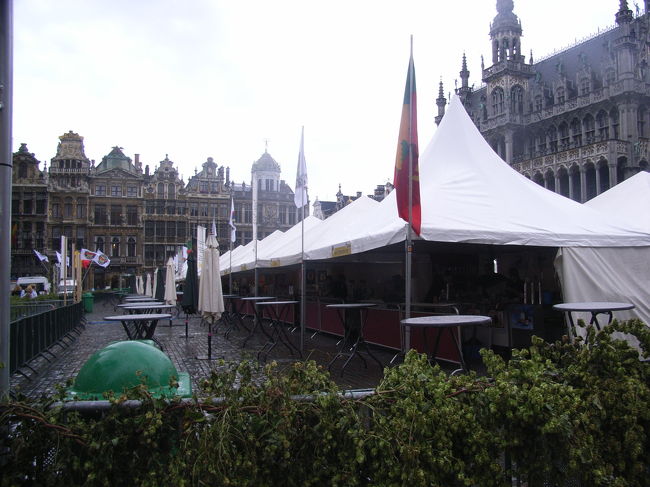 まだ内部は閑散と。。。