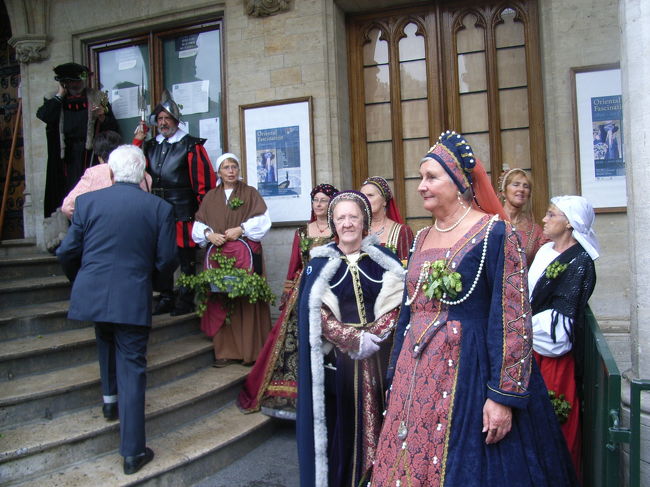 なんとなく再びプラン・プラスへ〜<br /><br />先程の女性たちを見っけ☆<br />民族衣装なのかな？<br /><br />写真を撮りたいな〜とそわそわしていたら。