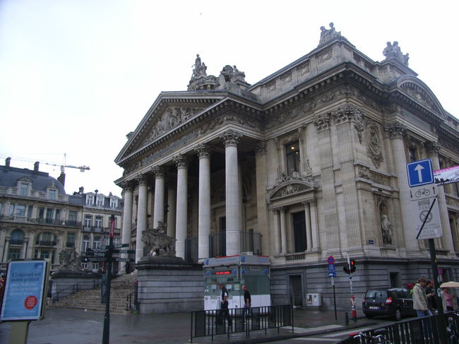 この近くに、Bourse駅があります。<br /><br />さて。ちょっとトラムで移動します〜