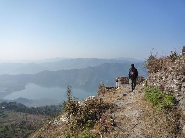 朝食後、ポカラに向かって歩き始める。