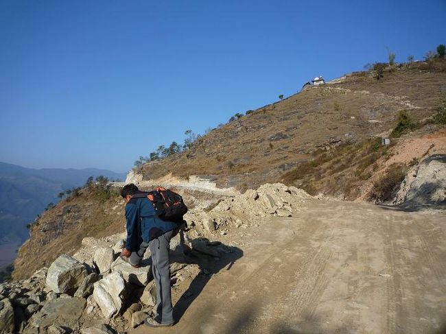 靴紐がほどけた。