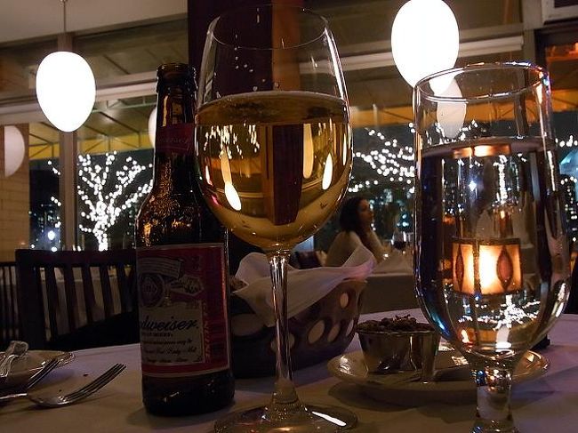 リバーサイドとはなっていますが、道路を一本隔てているので、少し遠いかな？<br />食事のお味は良かったですよ。