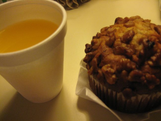 3日目の朝食。<br />これはホテルの専属朝食だから4日間このマフィンとジュースが続いたの。<br />マフィンはどっしりしてて朝食には重かったかな。<br />2日で1つで十分なサイズ。<br />
