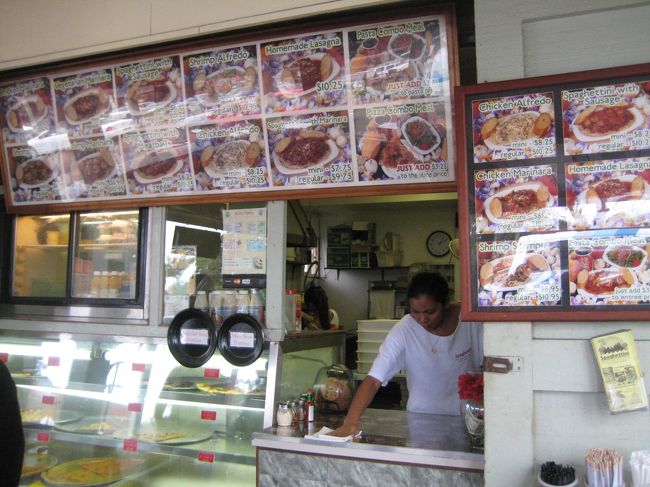 バスの運転手さんがオススメしてくれたアウアヒ通りにあるピザ屋さん。<br />美味しいし出てくるスピードが早いの。<br />3日目の昼食ははここで食べたよ。<br />