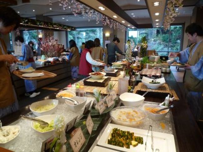 朝食会場です。<br />たくさん食べたので、お昼ご飯いらないな。<br /><br />