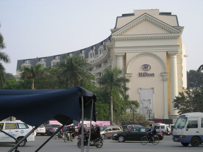 ヒルトンホテル。<br /><br />オペラハウスの隣。