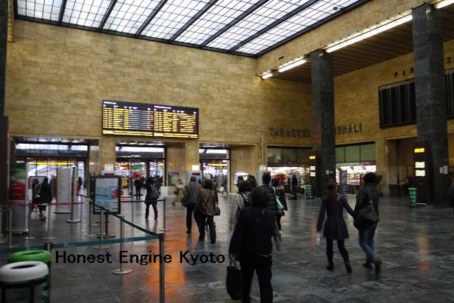 駅舎を入って直ぐのコンコースです。<br />駅はゴミもなく、明るく綺麗でした。