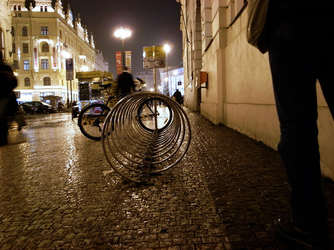 その昔は馬。現在は自転車。無駄のないデザインが機能性の高さを逆に感じさせてくれます。