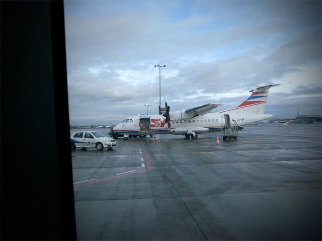 プッ。。プロペラですか！チェコ航空。誰も教えてはくれませんでした。。でもここまできたらぁ根性決めて。せっかくの楽しい旅行です。すべて受け入れましょう。そして次の目的地はあのザグレぷ。