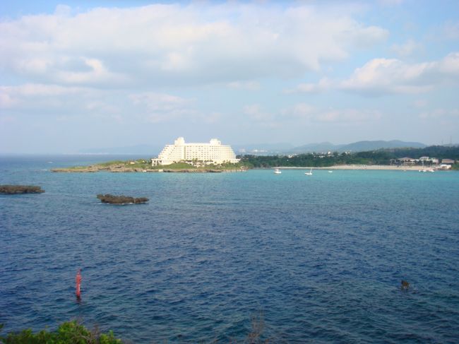 遠くに見えるのは”ANAインターコンチネンタル万座ビーチリゾート”<br />前回はこの万座ビーチホテルに泊まりました♪なんかなつかしい気持ちになりました(^_^)