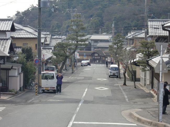 少し早い昼食にします。