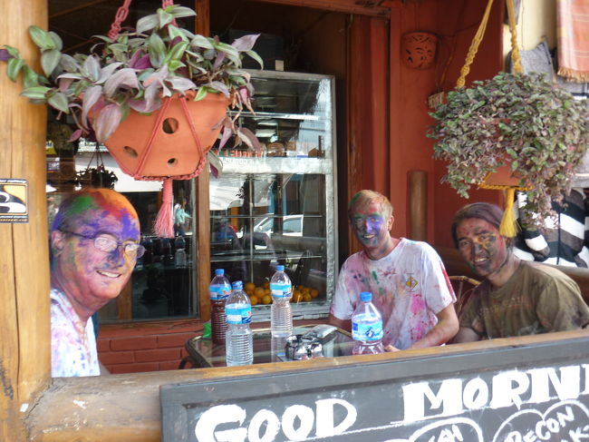 外国の観光客は朝からこうでした。<br /><br />とにかく楽しむ。という事に彼等は全力です。