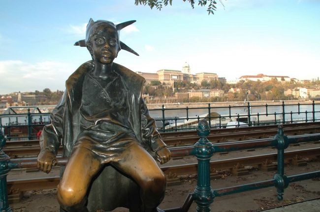 【ドナウ川沿いのリルプリンセスの銅像】