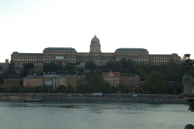 ４時過ぎに仕事を終え、再び王宮の丘に向かう。<br /><br /><br />【王宮】