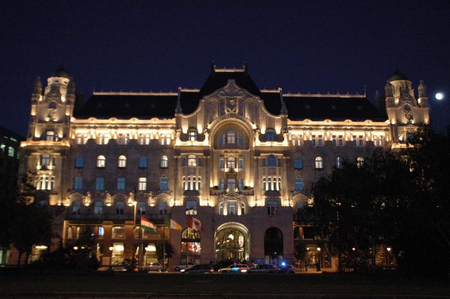 【くさり橋の袂のフォーシーズンズホテル】