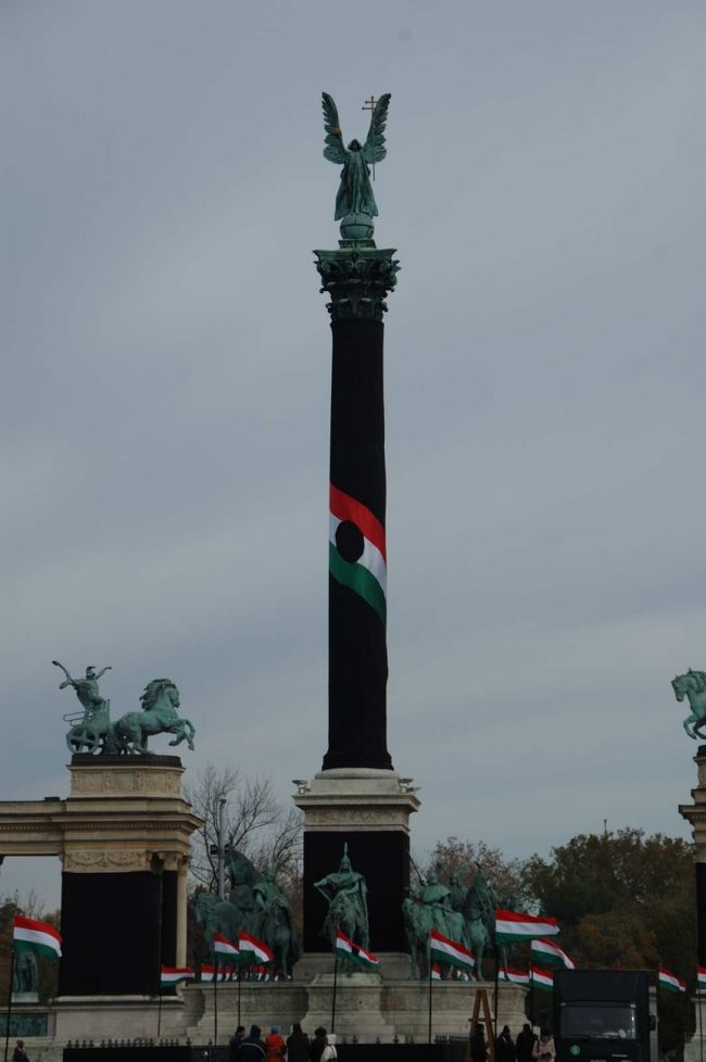 【大天使ガブリエルの像】