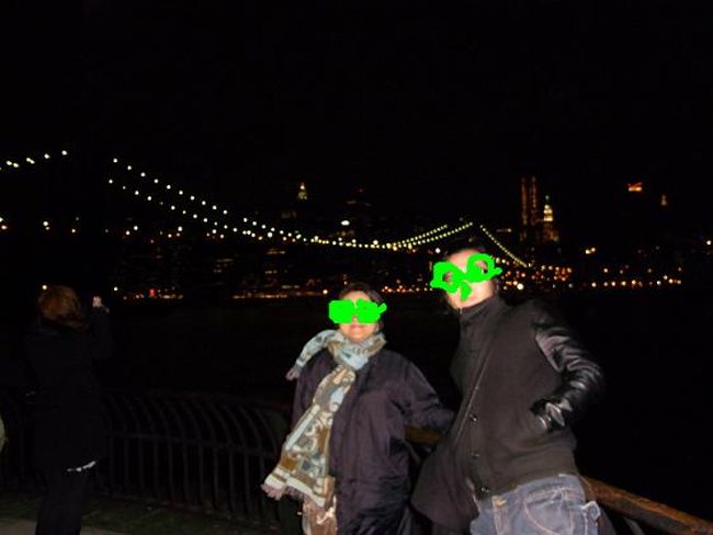 食事の後はいよいよ夜景ツアーへ出発！<br />寒かった〜〜〜！（＞＜<br />ところで、食事の前にガイドの方が車で<br />ユダヤ教の人々が集まって住む地区を通ってくれました。大人も子供も皆、黒い特徴のある帽子にすその長いコートを着ています。興味深い光景でした。<br />