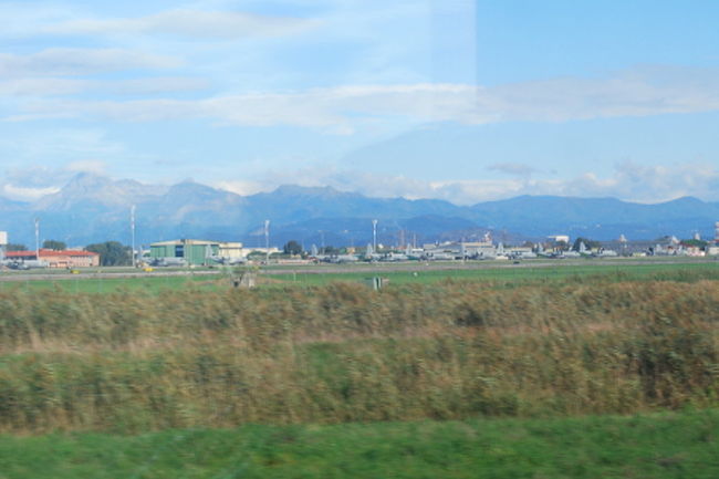 遠くトリノの山々