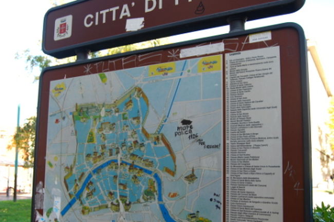 駅前の観光案内地図