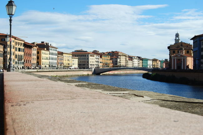 アルノ川沿いの可愛らしい町並み。