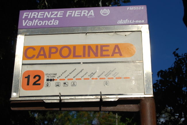 切符を買ってバス停へ<br />ミケランジェロ広場へ向かいます。