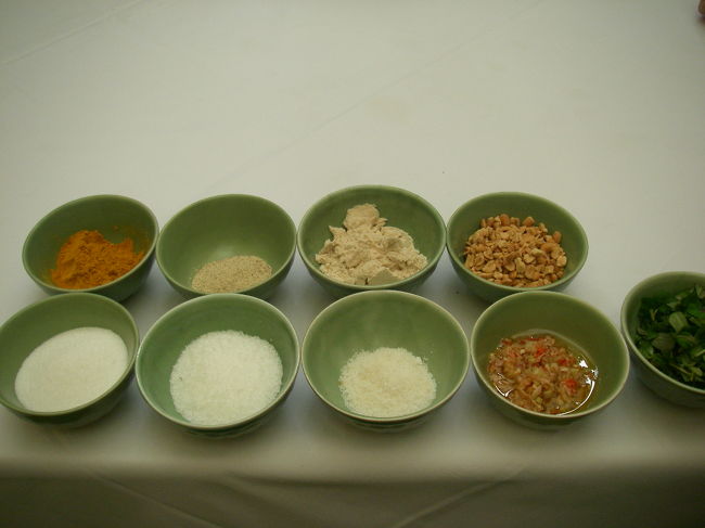 調味料が、使いやすく並んでます<br /><br />入れ物の色がバチャン色