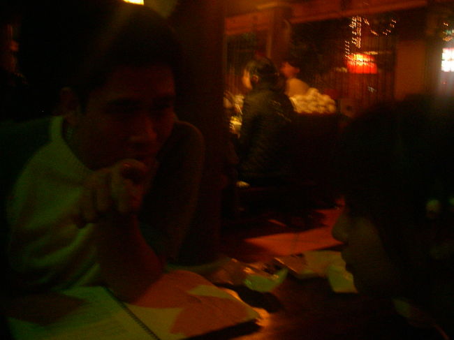 ゆうはん。<br /><br />夕方にドゥックに出会う。<br />この後3日間ガイドを頼んだ好青年！！！<br /><br />ちょーやさしくて、女子２人というのもあってか、至れりつくせりだった。<br />日本ではちょっと味わえないくらいの奢ってもらいっぷりだった。<br />まずディナーに連れて行ってもらう