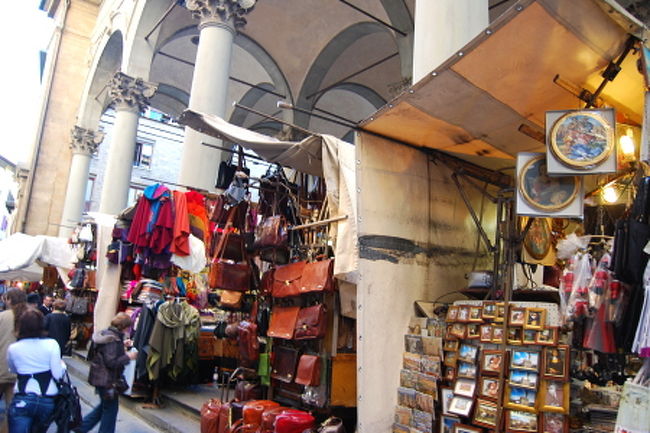 土産物屋さんもたくさんあります