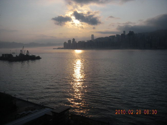 ホテルの部屋から<br />朝の風景