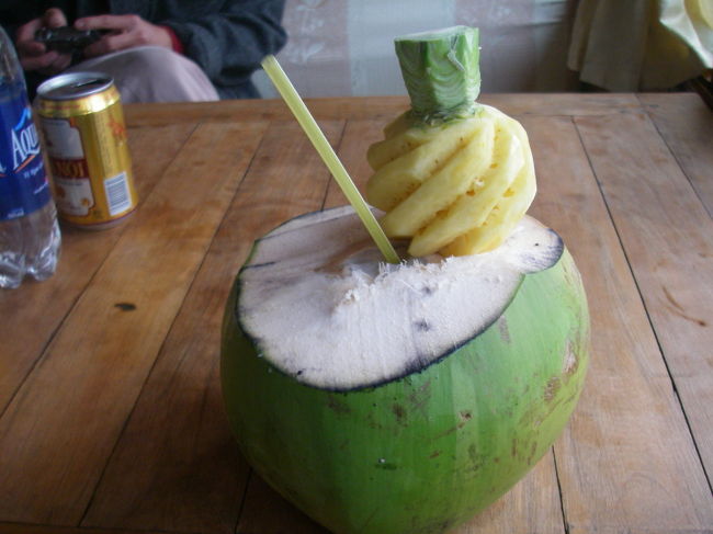 パインはおいしかったが<br /><br />椰子ジュースはちょっと・・・な味