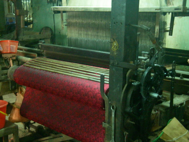 シルクの工房をたずねた<br /><br />ストールを格安で買う。ネクタイもおみやげに。発色がｷﾚｲでストールはかなり買ってしまった。パシュミナもあったよ