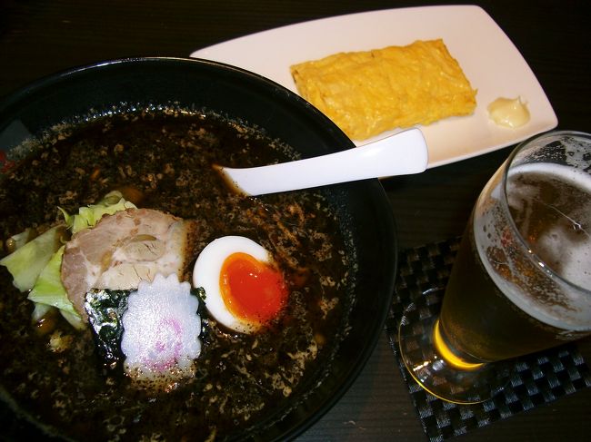 まずはラーメン。そして、メニューの<br />“五行 特におすすめ”の中から焼きたて<br />玉子焼き(\490)、グラスビールを注文。<br /><br />う〜〜ん^^; 　特におすすめというには貧弱<br />で、かつ甘めなお味付け！しかもマヨネーズ添。<br />個人的には… お勧めできません(＞＜)<br />