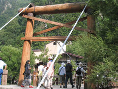 河童橋。

このすぐ近くが、上高地バスターミナルなどがある上高地観光の拠点。



