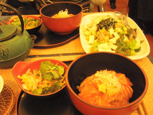 ここでしゃけどんぶり(7ﾕｰﾛ)はうれしい！わーい<br />煎茶といっしょにいただきます。