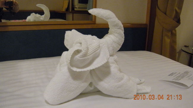 ステイトルームスタッフの馬さん作タオルの象さん。