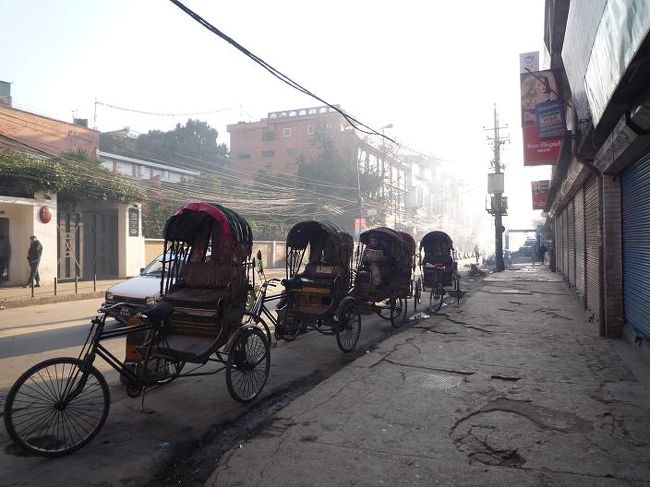 旅行中は早起き。<br />朝のタメル地区。