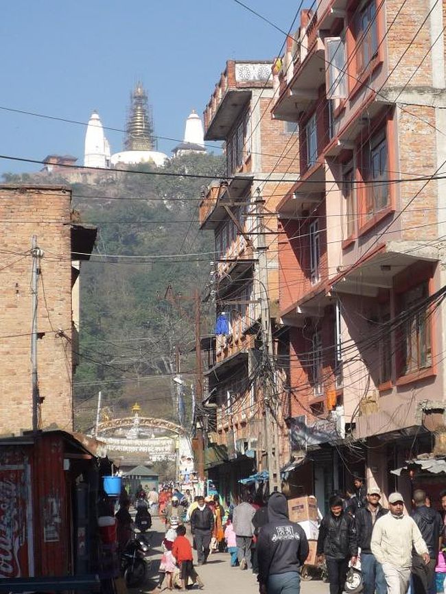 スワヤンブナートが見えてきた。