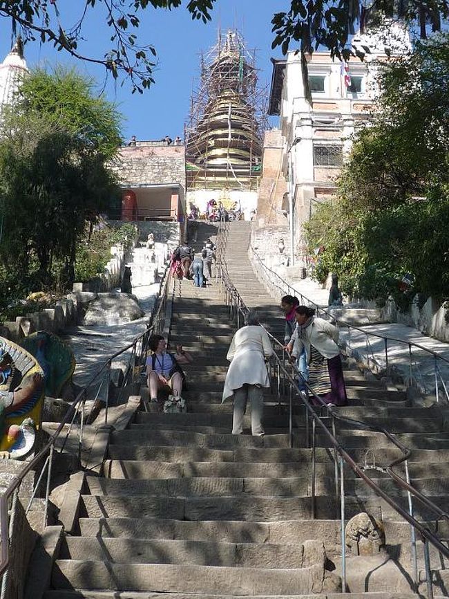 もうすぐてっぺんのお寺へ。