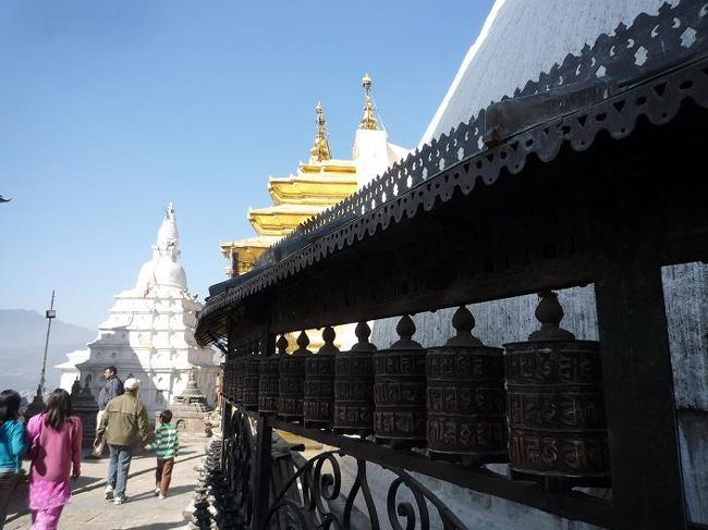 時計回りで歩きませう。