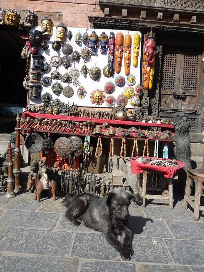 土産物と紛れてるし。