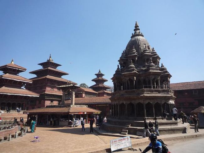 さて、スワヤンブナートからタクシーで<br />パタンへ。