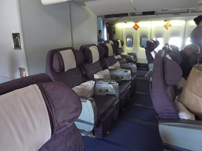 今回はビジネスクラスです。<br />シートはJALのスカイラックスシートと同じ・・<br />まぁ、3時間ほどですから十分ですが。。