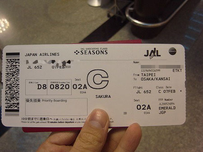 1時間ほど暇をつぶし、先ほどのカウンターに行くと、<br /><br />奥から、日本語ペラペラな人が出てきて「本日のチケットがご用意できました。」とのこと。<br /><br />あんた居るんなら、最初から対応してくれよって思いましたが、無事帰れる事が確定しましたので、一安心です。