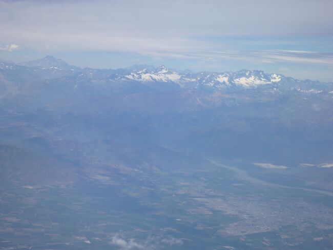 サンティアゴの街は、アンデスに囲まれています。