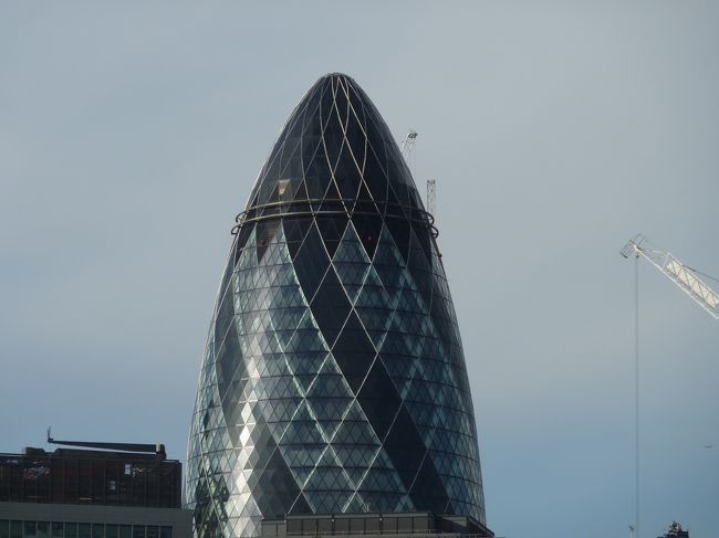 これもバルセロナのそれと同じで<br />多分普通のビルの部類なんですが<br />個人的に好きです。<br />建築好きの方から支持されている隠れた名所と<br />聞きました。マニアには人気らしい？<br /><br />それだったらバルセロナの塔ももうちょっと<br />取り上げられてもいいのにって思うんだけどな。