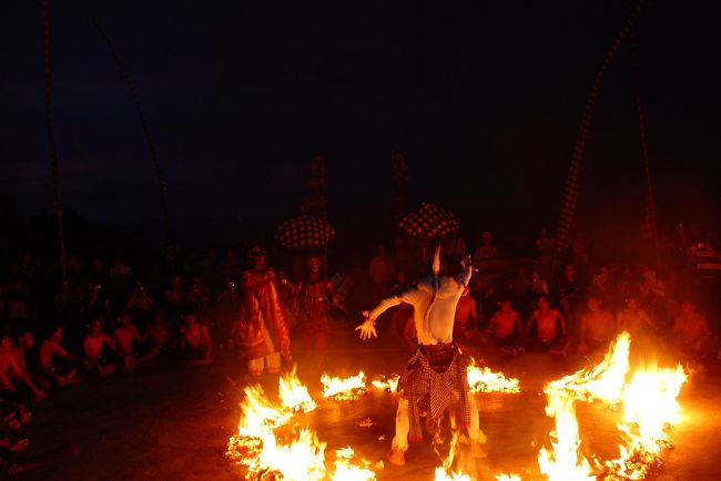 えっ？！って思ったのが、この写真に出てくる<br />航空会社の名前になってるガルーダなのですが<br />助けに来るも死んでしまうらしいです。<br />ある種のシンボルやのに！と思いました。<br /><br />※なにか奥の深い事情があるのかもしれませんね。<br />表面だけすくい取ったような解説風なので何とぞご了承ください。