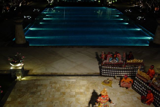 ホテルに戻ると素敵なライトアップと共に<br />レストランの人達にむけたエンターテイメントショーが繰り広げられておりました。