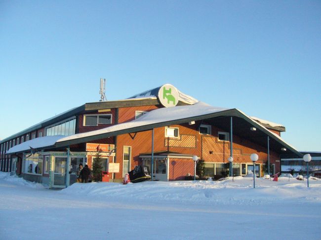 お世話になったホテル「E-10」<br /><br />スノーモービル？の人によく利用されている。<br />北欧って感じで家具とかがおしゃれ。<br />ただし、油断するとシャワーが突然水に！