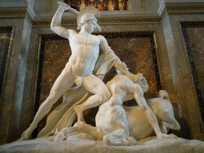 寒いので逃げ込むように美術史博物館へ。