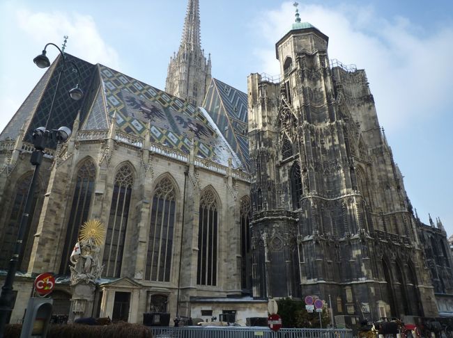 寺院の裏側。<br />屋根の模様がカッコイイ！